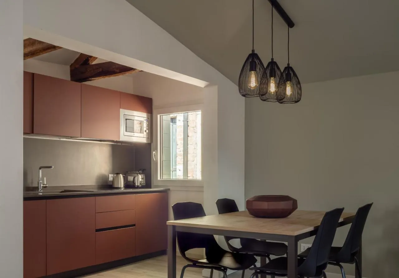 Sant'Aponal Cozy Apartment With Balcony R&R Venice