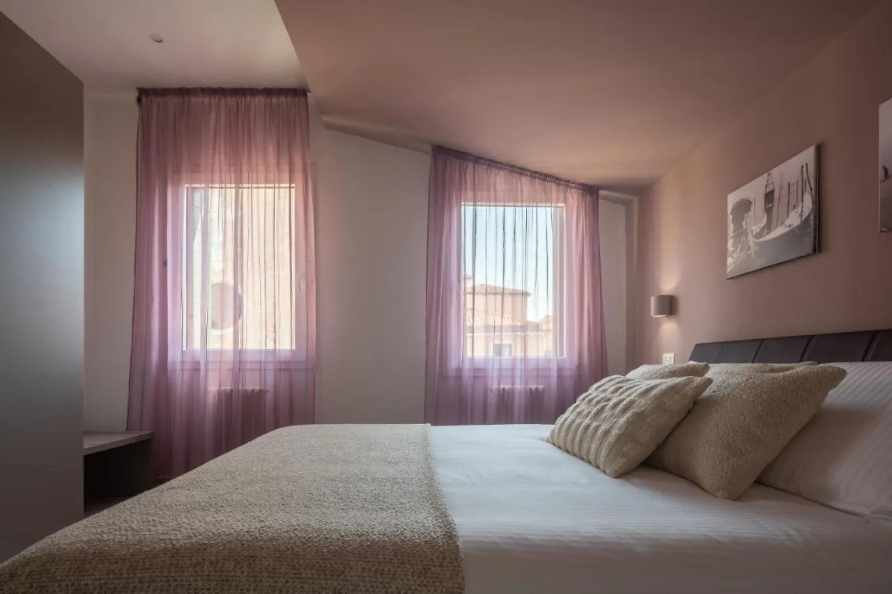 Sant'Aponal Cozy Apartment With Balcony R&R Venice Italy
