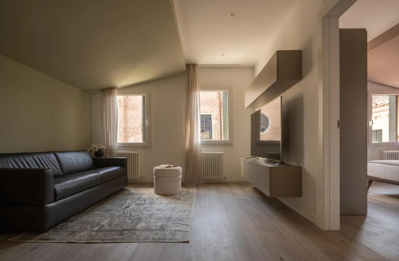 Sant'Aponal Cozy Apartment With Balcony R&R Venice Italy