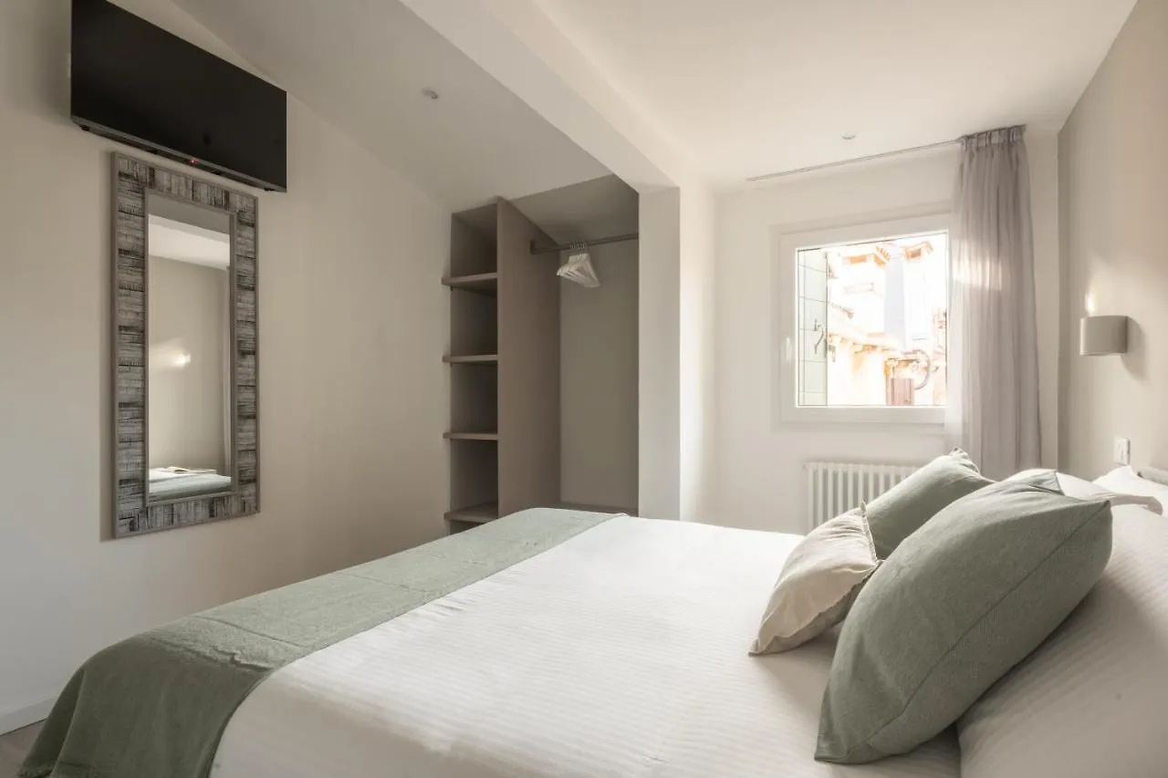 Sant'Aponal Cozy Apartment With Balcony R&R Venice