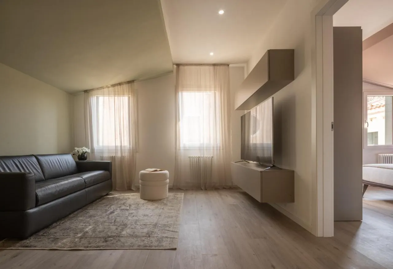 Sant'Aponal Cozy Apartment With Balcony R&R Venice 0*,