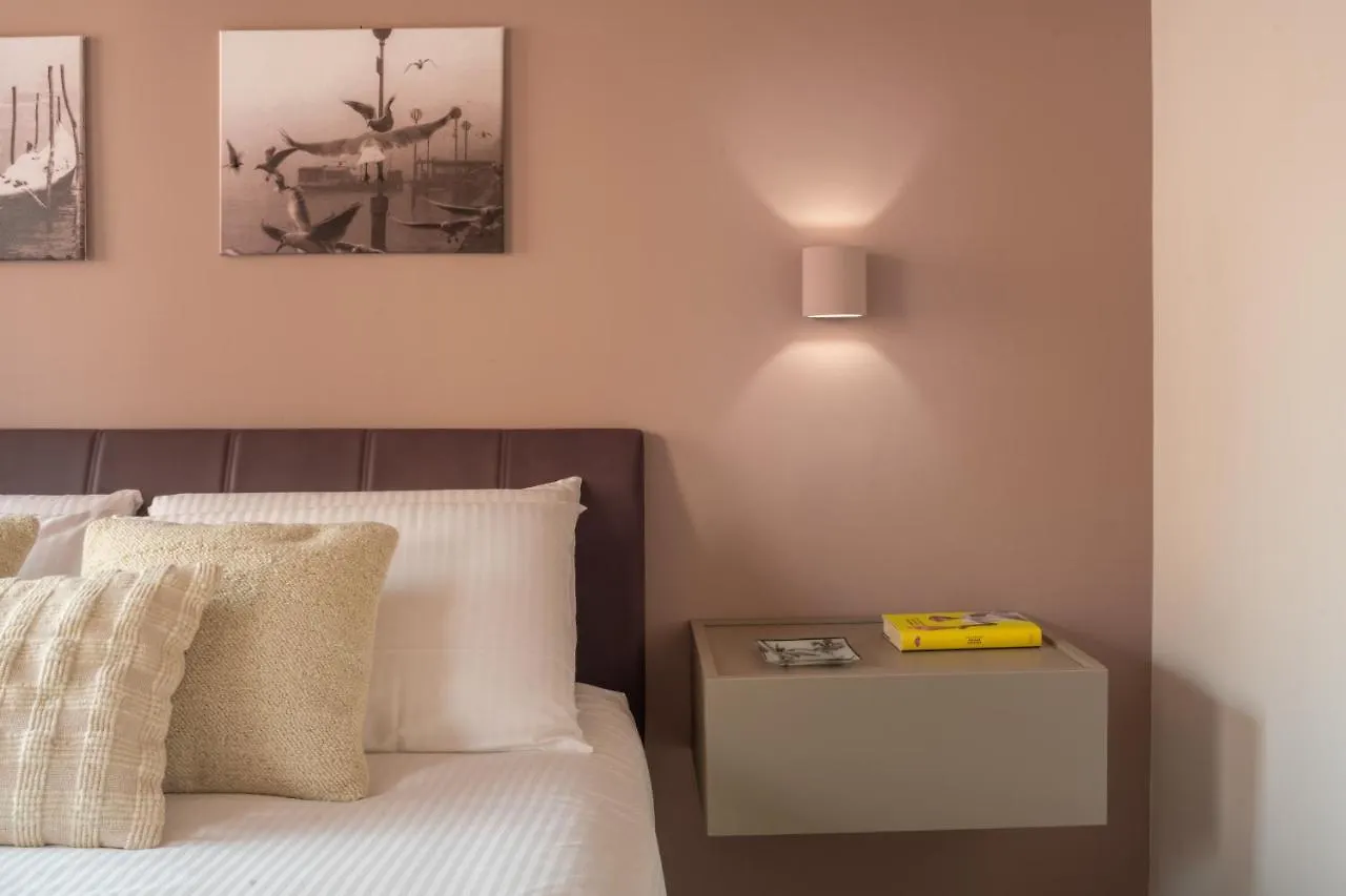 Sant'Aponal Cozy Apartment With Balcony R&R Venice